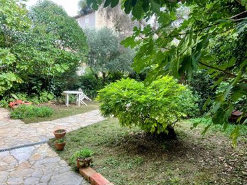 b810e5ff9a9f4c8b4c0a99a15951f8944f7c5fe07a192