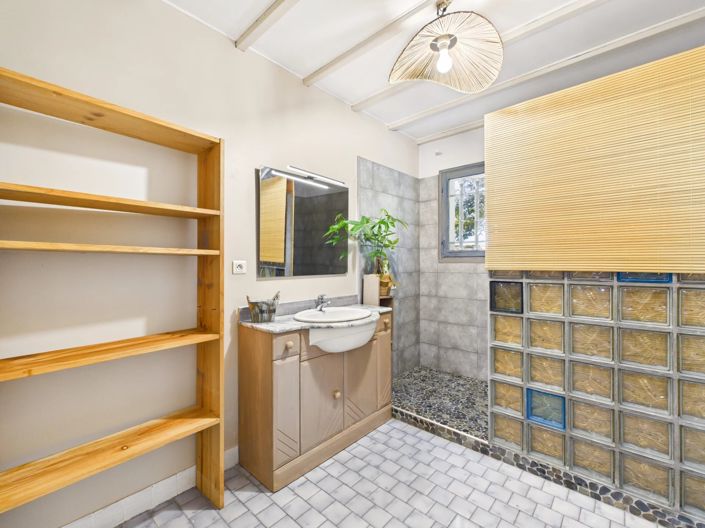 Image No.8-4 Bed House for sale