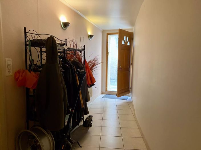 Image No.10-3 Bed House for sale