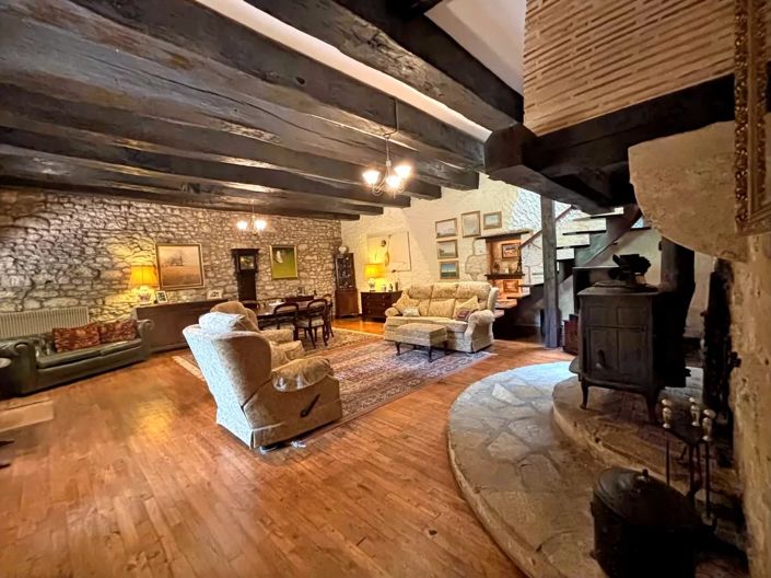 Image No.3-8 Bed House for sale