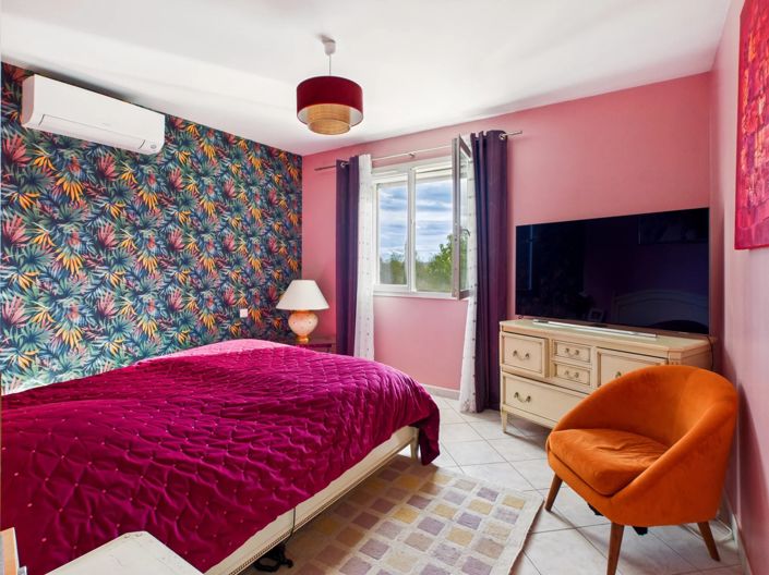 Image No.10-4 Bed House for sale