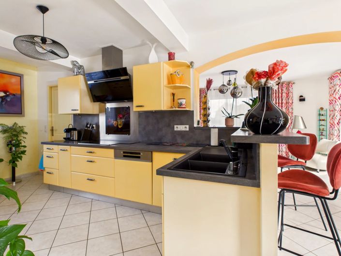 Image No.5-4 Bed House for sale