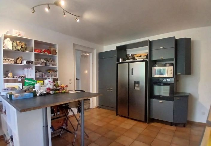 Image No.8-5 Bed House for sale