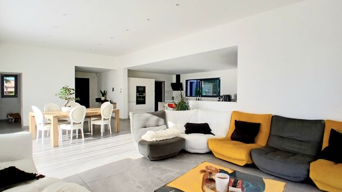 Image No.14-4 Bed House for sale