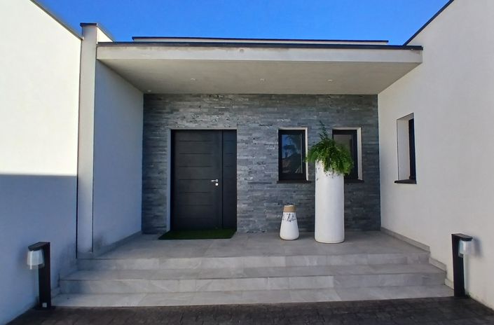 Image No.5-4 Bed House for sale