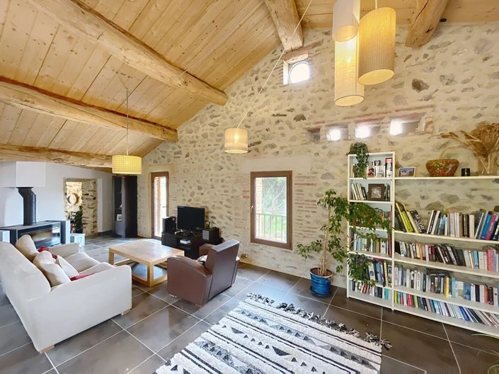 Image No.6-5 Bed House for sale