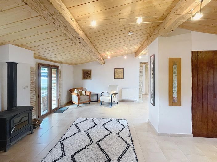 Image No.8-5 Bed House for sale