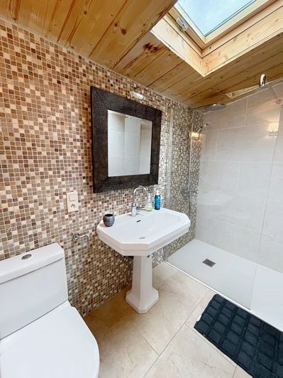 Image No.9-5 Bed House for sale