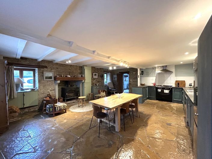 Image No.3-13 Bed Village House for sale