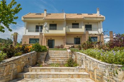 Two-amazing-5-bed-5-bath-villas-set-on-1000-sq-m--plot-of-land-in-Athens--1-