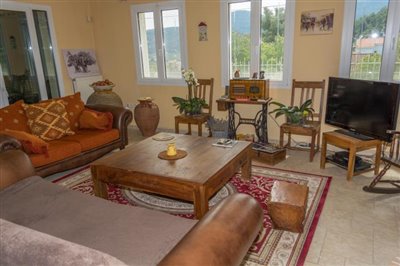 Two-amazing-5-bed-5-bath-villas-set-on-1000-sq-m--plot-of-land-in-Athens--6-