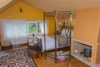 Two-amazing-5-bed-5-bath-villas-set-on-1000-sq-m--plot-of-land-in-Athens--7-