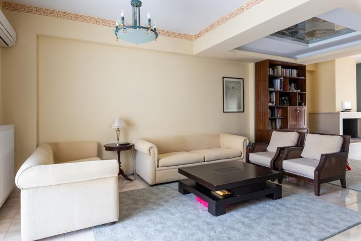 Image No.1-5 Bed Villa / Detached for sale
