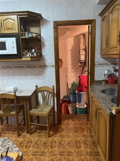 Image No.10-6 Bed Property for sale