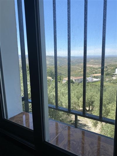 Image No.17-6 Bed Property for sale