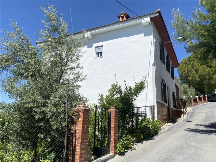 Image No.2-6 Bed Property for sale