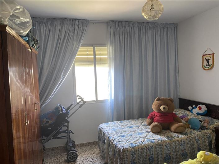 Image No.24-6 Bed Property for sale