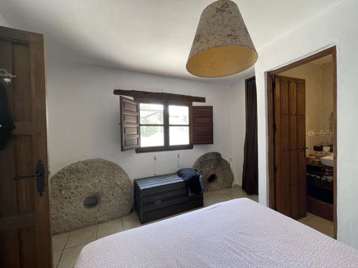 Image No.18-11 Bed Property for sale