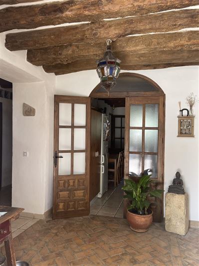 Image No.7-11 Bed Property for sale