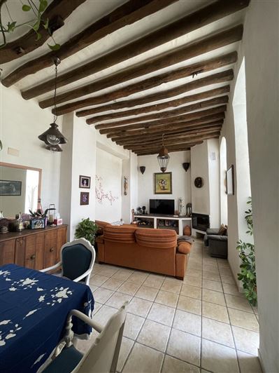 Image No.8-11 Bed Property for sale