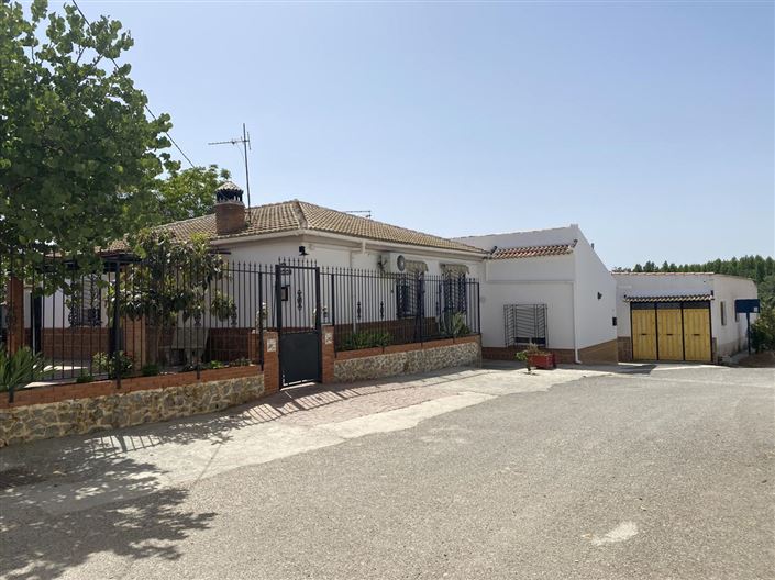 Image No.1-6 Bed Property for sale