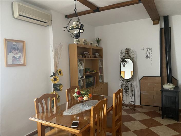 Image No.11-6 Bed Property for sale