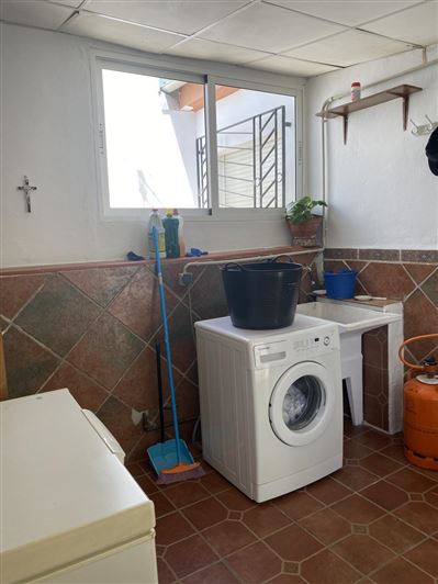 Image No.16-6 Bed Property for sale