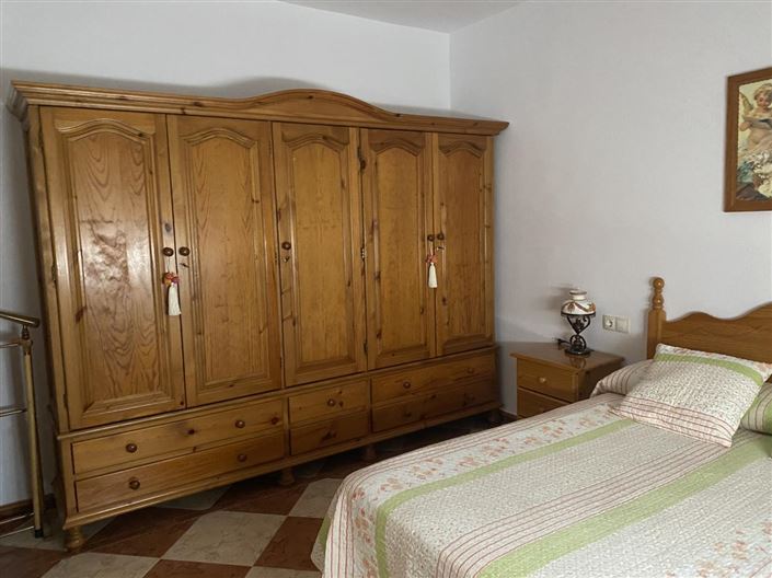 Image No.18-6 Bed Property for sale