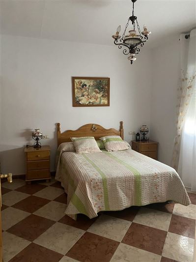 Image No.19-6 Bed Property for sale