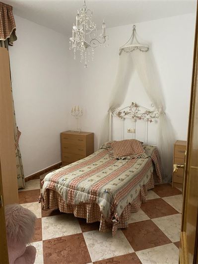 Image No.20-6 Bed Property for sale