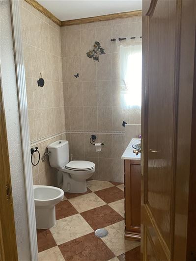 Image No.22-6 Bed Property for sale