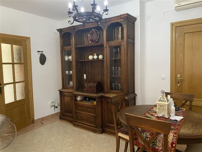 Image No.32-6 Bed Property for sale