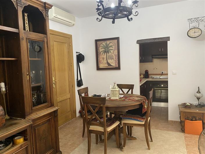 Image No.33-6 Bed Property for sale