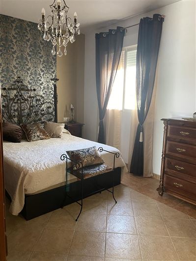 Image No.36-6 Bed Property for sale