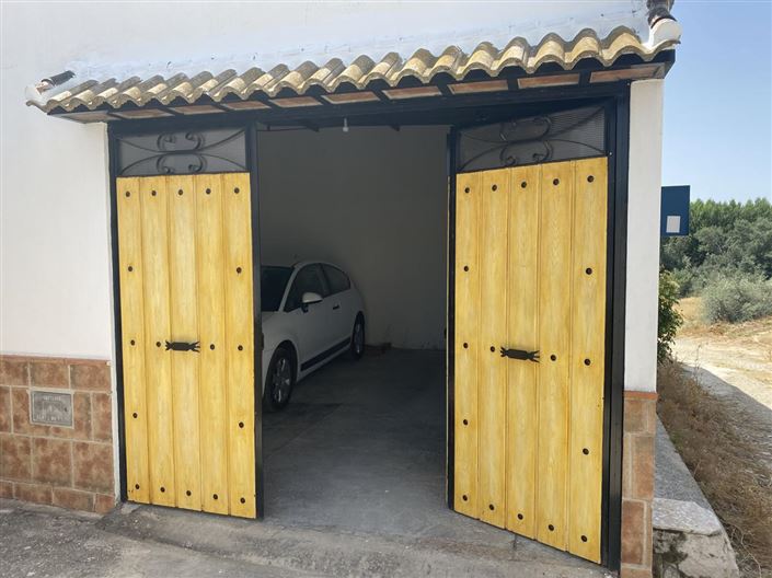 Image No.51-6 Bed Property for sale