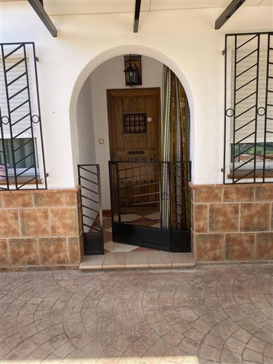 Image No.8-6 Bed Property for sale