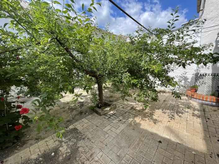 Image No.2-4 Bed Property for sale