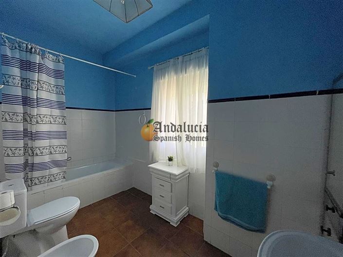 Image No.14-4 Bed Property for sale