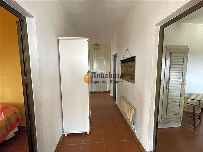 Image No.17-4 Bed Property for sale