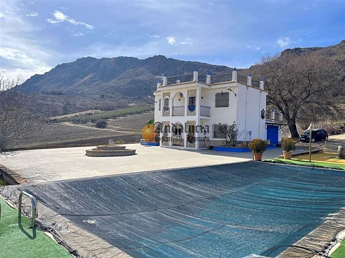 Image No.2-4 Bed Property for sale