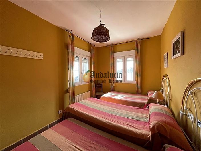 Image No.20-4 Bed Property for sale