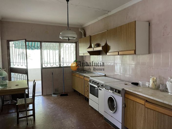 Image No.17-3 Bed Property for sale