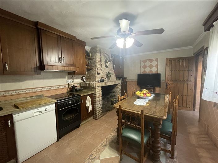 Image No.10-4 Bed Property for sale