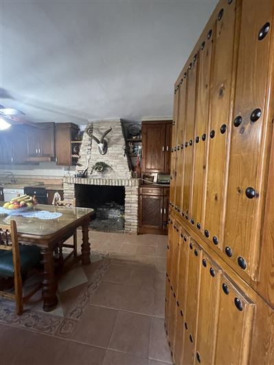 Image No.12-4 Bed Property for sale