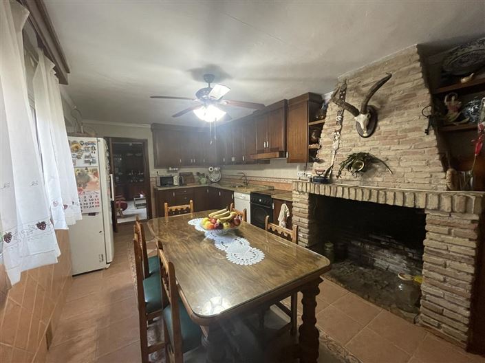 Image No.7-4 Bed Property for sale