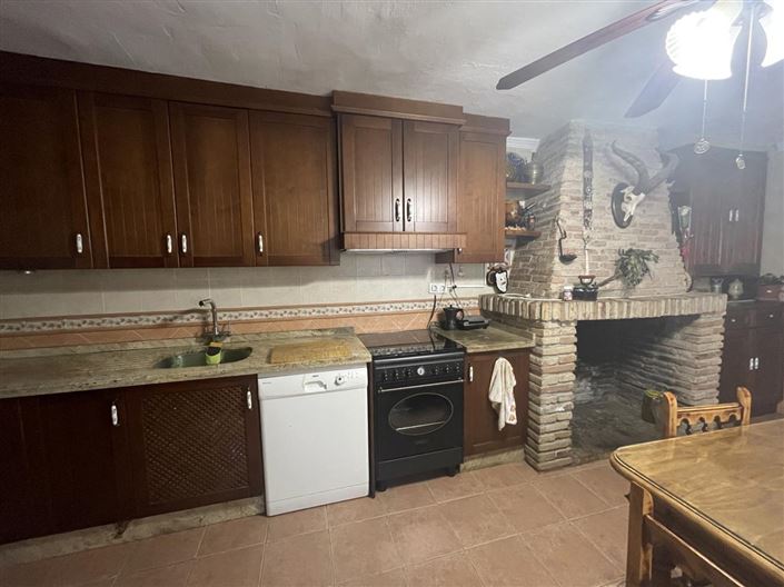 Image No.9-4 Bed Property for sale