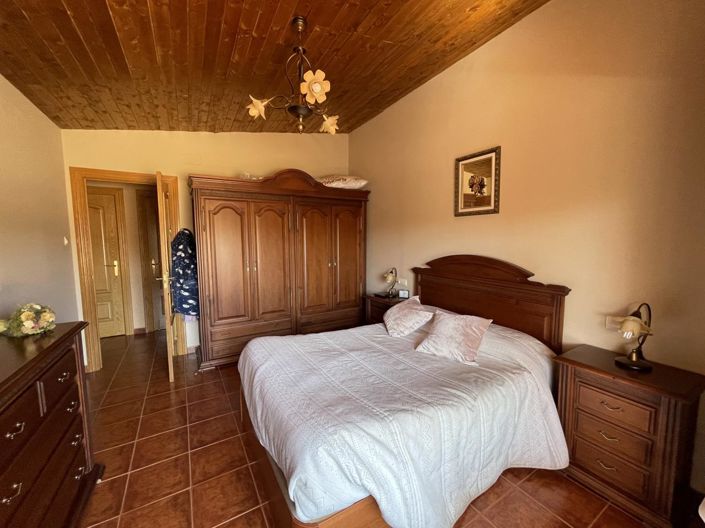 Image No.28-4 Bed Property for sale