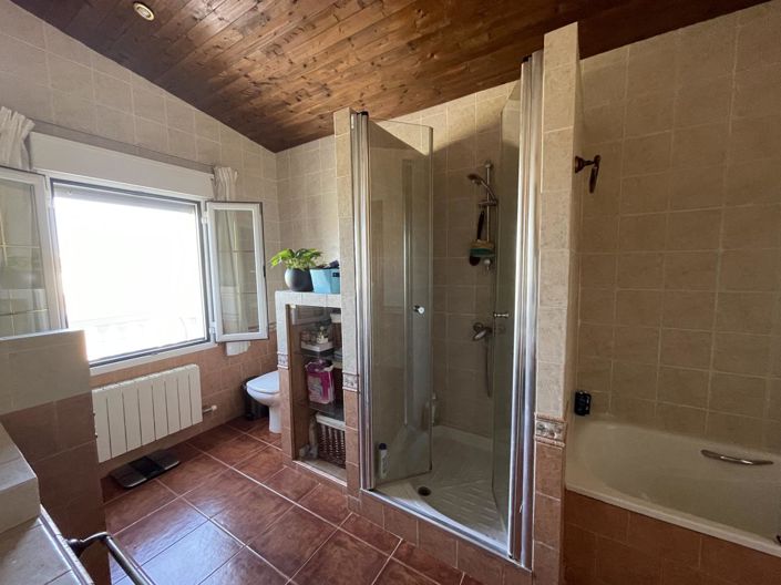 Image No.44-4 Bed Property for sale