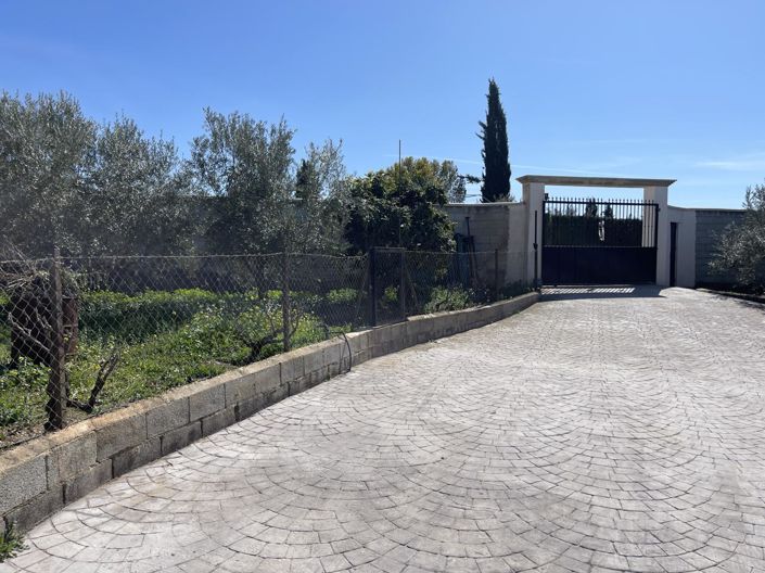 Image No.56-4 Bed Property for sale