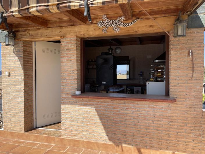 Image No.8-4 Bed Property for sale